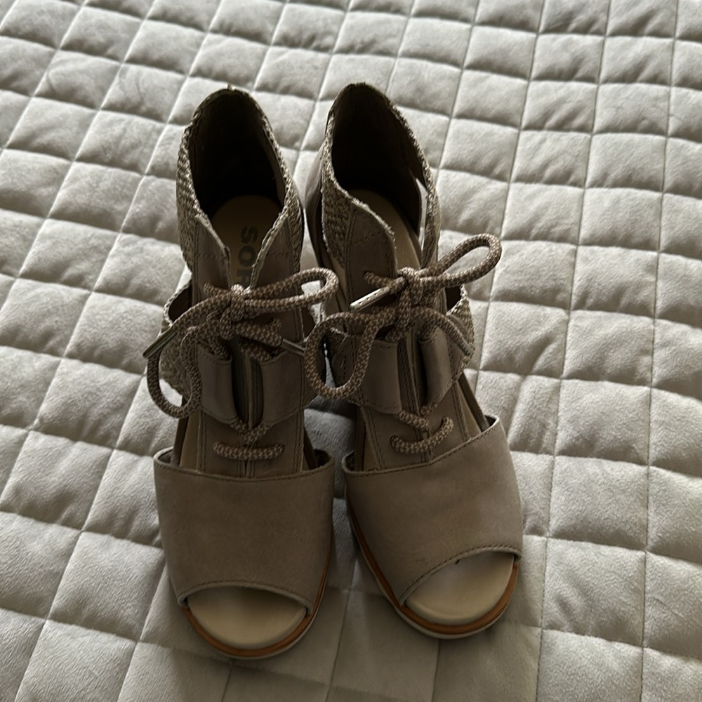 Women’s never worn Sorel wedge sandals - Picture 3 of 5